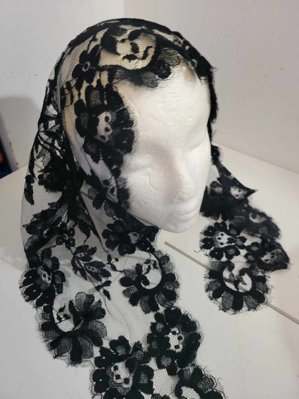 Vintage Head Cover In Lace For Church or ceremonies - Picture 6 of 7